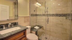 Dusche, Haartrockner, Bidet, Handtücher
