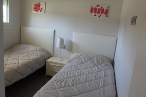 2 makuuhuonetta, silitysrauta/-lauta, ilmainen Wi-Fi, vuodevaatteet