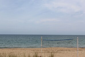 På stranden