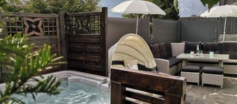 Suite with Lake View and jacuzzi 5