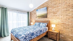 3 dormitorios, tabla de planchar con plancha, wifi gratis y ropa de cama