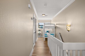 1 chambre, fer et planche à repasser, accès au Wi-Fi (inclus)