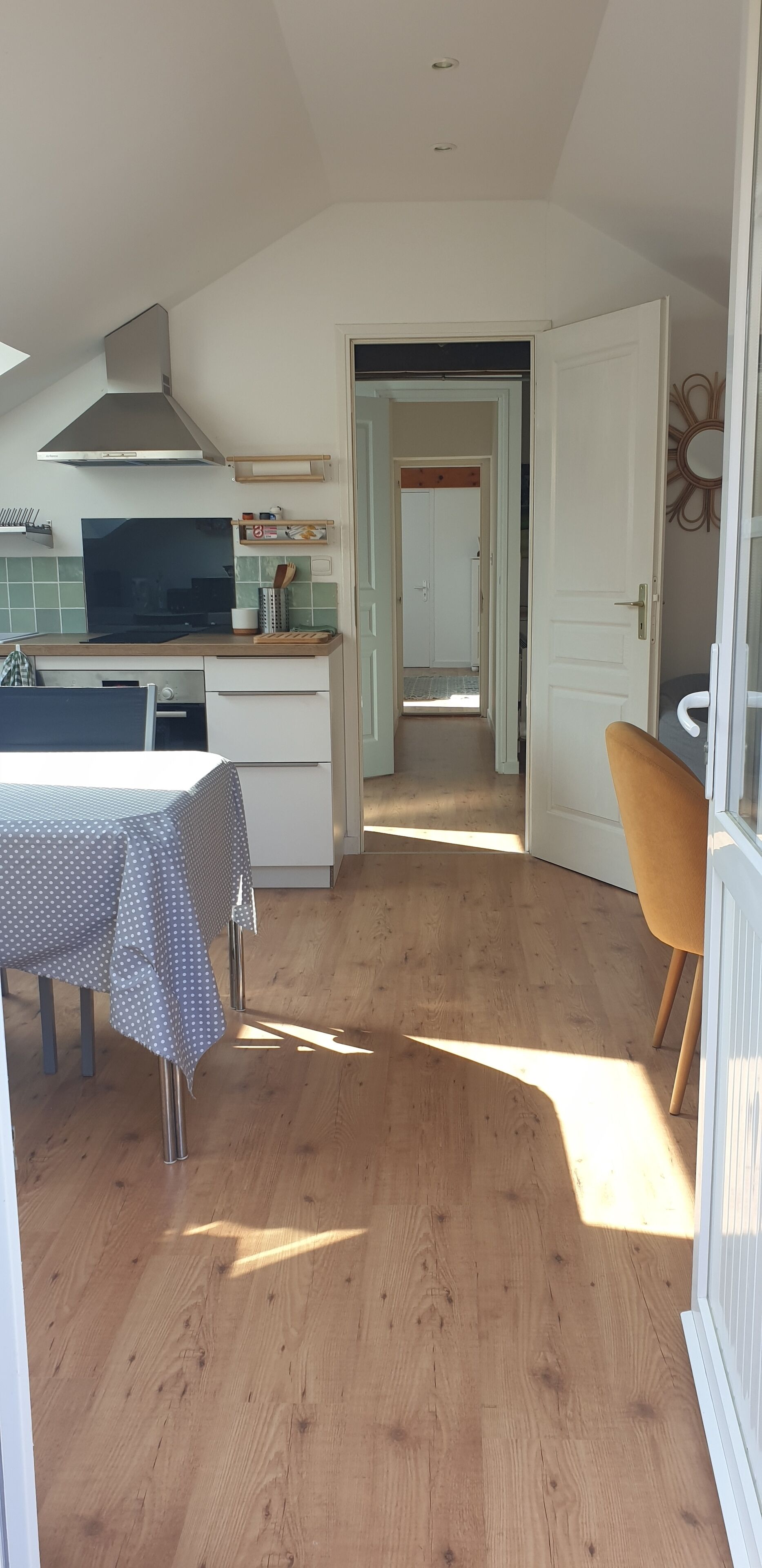 Apartment 8 minutes walk from the beach and the city center