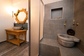 Deluxe Suite, 1 Bedroom, Sea View, Sea Facing | Bathroom | Shower, designer toiletries, hair dryer, slippers