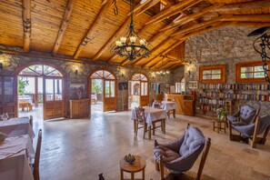 43-inch LED TV with cable channels, TV, printers - Watermill Villa & Hotel Faralya (Fethiye)