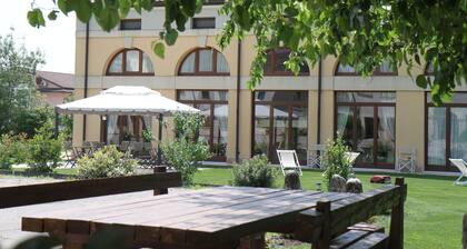 Prestigious one-bedroom apartment on the ground floor with garden