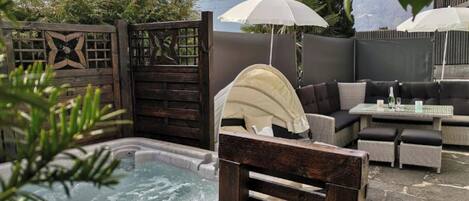 Bain à remous extérieur