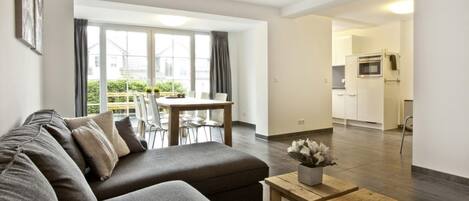 Fernseher, Videospiele, Tischfußball