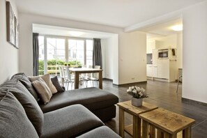 تلفزيون، ألعاب فيديو، كرة قدم الطاولة