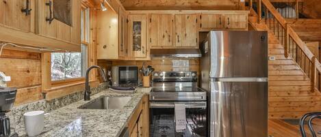 Fridge, oven, stovetop, dishwasher