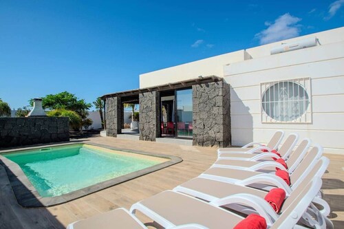 Villa Fedelian 1 with garden and heated pool