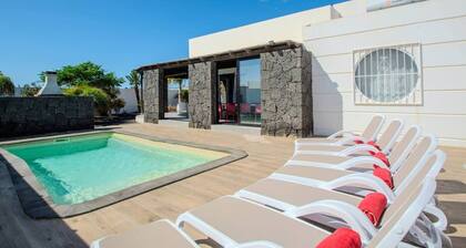 Villa Fedelian 1 with garden and heated pool