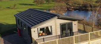 Luxury 3 bedroom, pet-friendly lodge on the side of a beautiful fishing lake.