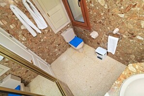 Bathtub, towels - Retiro III-1D-VYB (Denia)