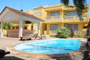 Front of property - Stay.Plus Shanzu Furnished Apartments (Mombasa)
