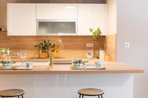 Căn hộ Superior | Bếp riêng | Tủ lạnh, lò vi sóng, bếp nấu, máy rửa bát 