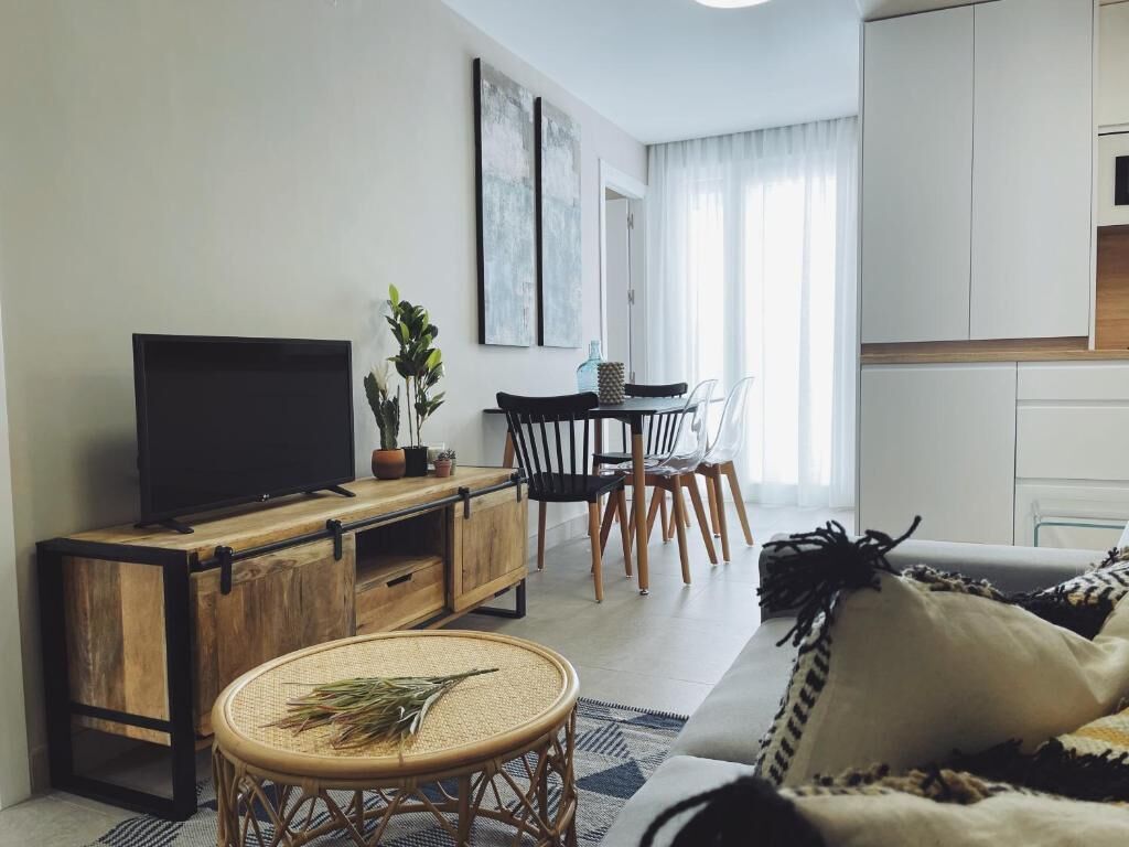Basic Apartment | Living room | Smart TV
