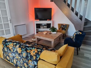 Smart-TV, DVD-Player, Bücher, Musikbibliothek