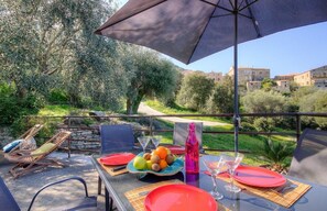 تناول الطعام بالخارج