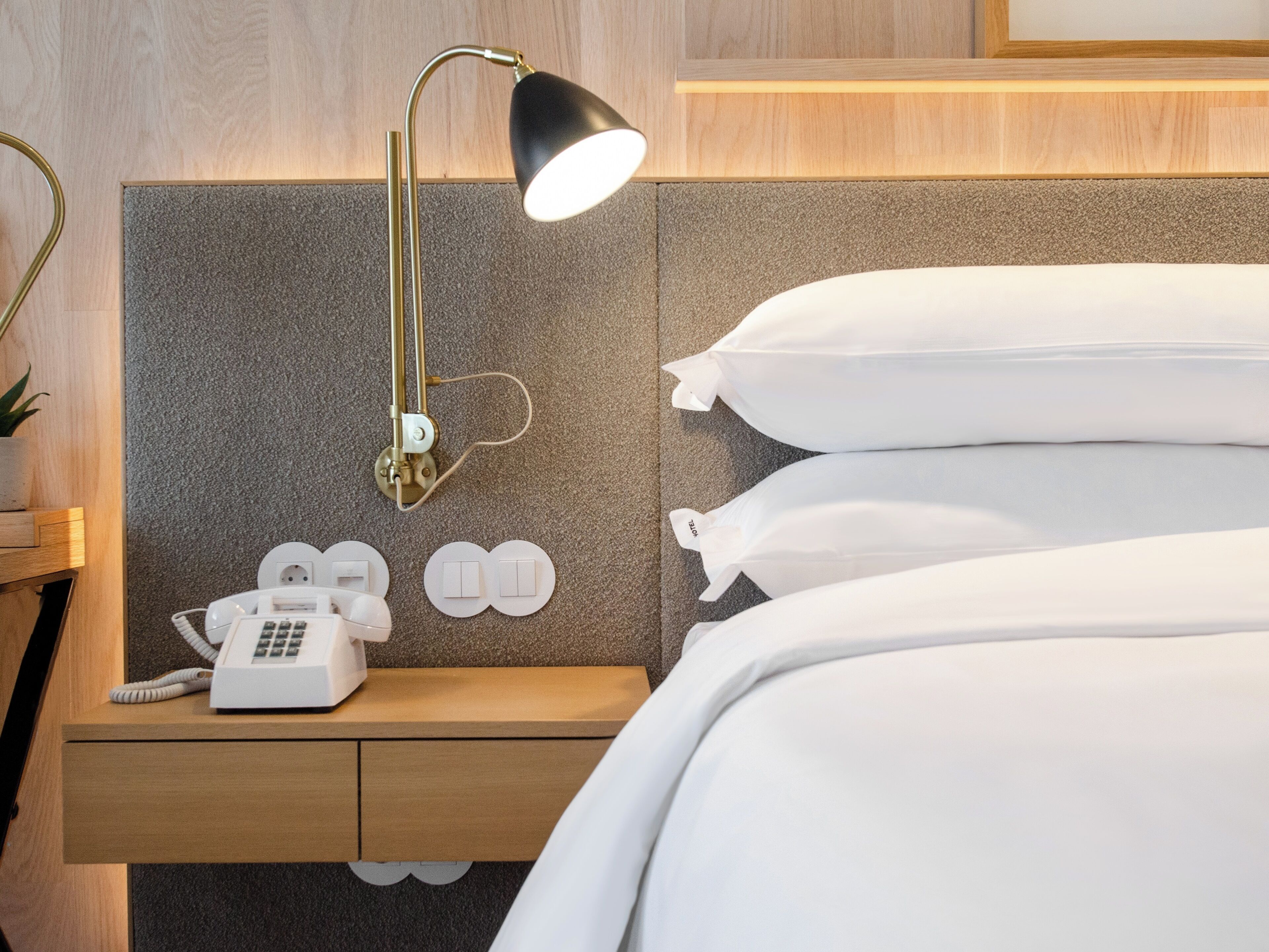 Seprai premium, minibar, brankas, dan kedap suara