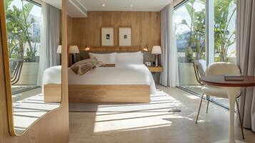 Contemporary Suite with Balcony | Premium bedding, minibar, in-room safe, individually decorated