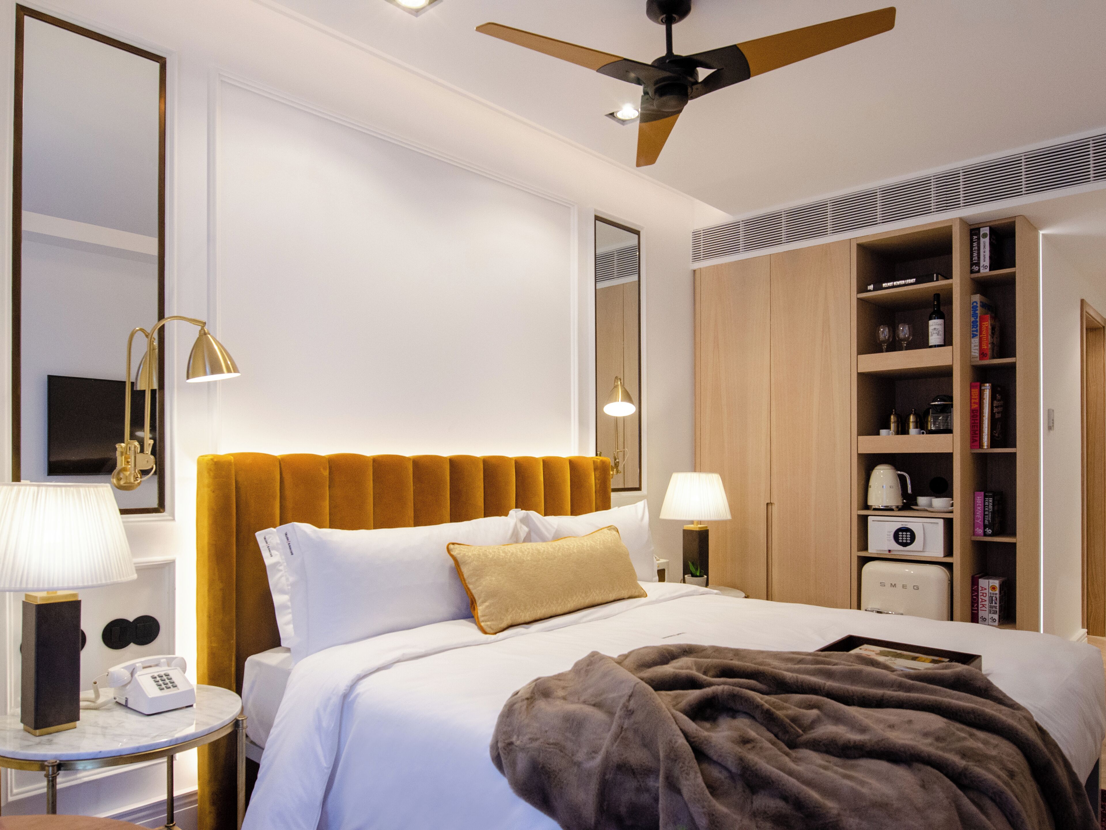 Seprai premium, minibar, brankas, dan kedap suara