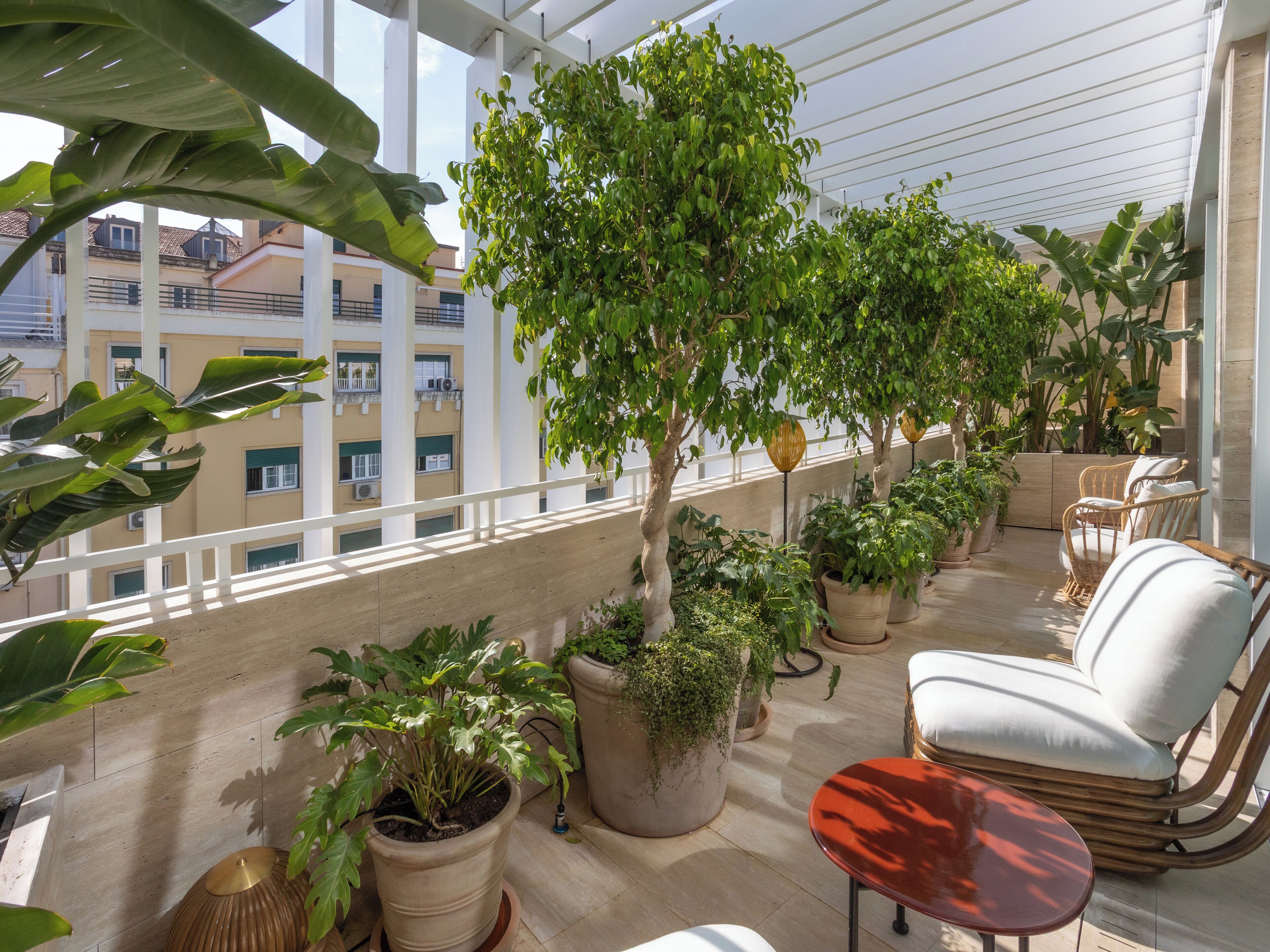 Contemporary Suite with Balcony | Premium bedding, minibar, in-room safe, individually decorated