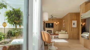 Contemporary Suite with Balcony | Premium bedding, minibar, in-room safe, individually decorated