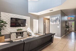 Smart TV, fireplace