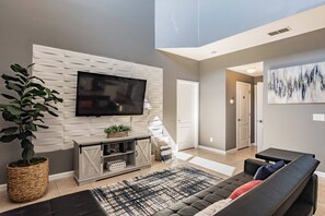 Télévision, cheminée