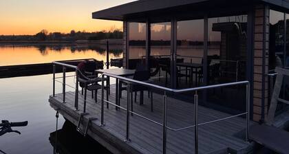 Hausboot Fjord Ankerplatz mit Bio-Sauna und Dachterrasse in Schleswig