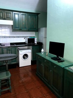 Fridge, microwave, stovetop, coffee/tea maker - Little house in the middle of nature, and spend a few days relaxing (El Pinar El Hierro)
