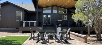 Gorgeous Lazy Bear Inn- Hot Tub