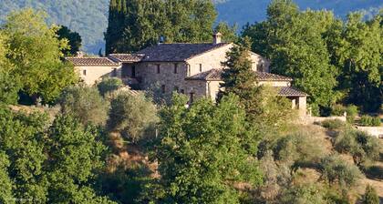 Family property in the heart of Tuscany & Chianti Hillside