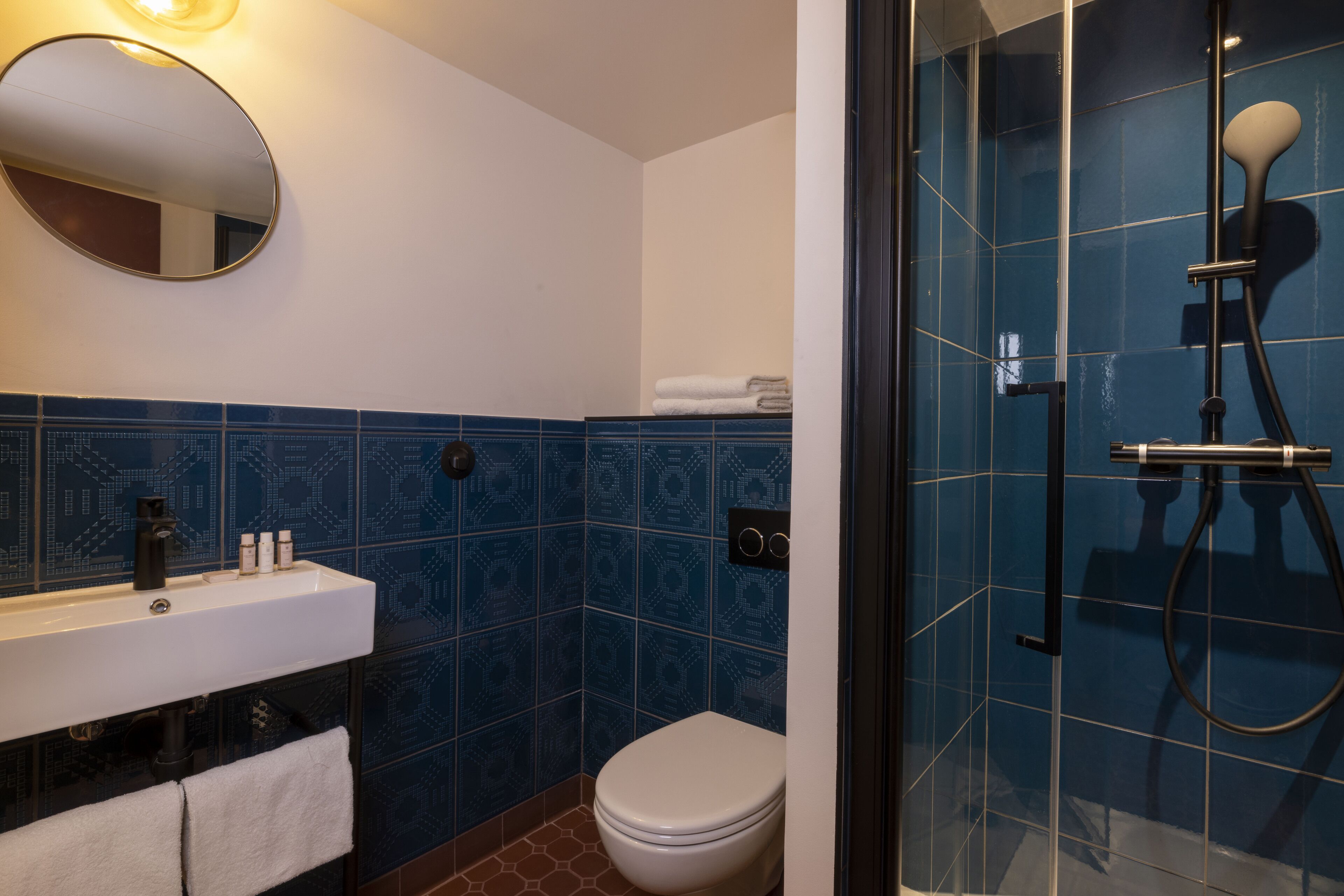 classic double room | bathroom | shower, hair dryer, slippers, towels