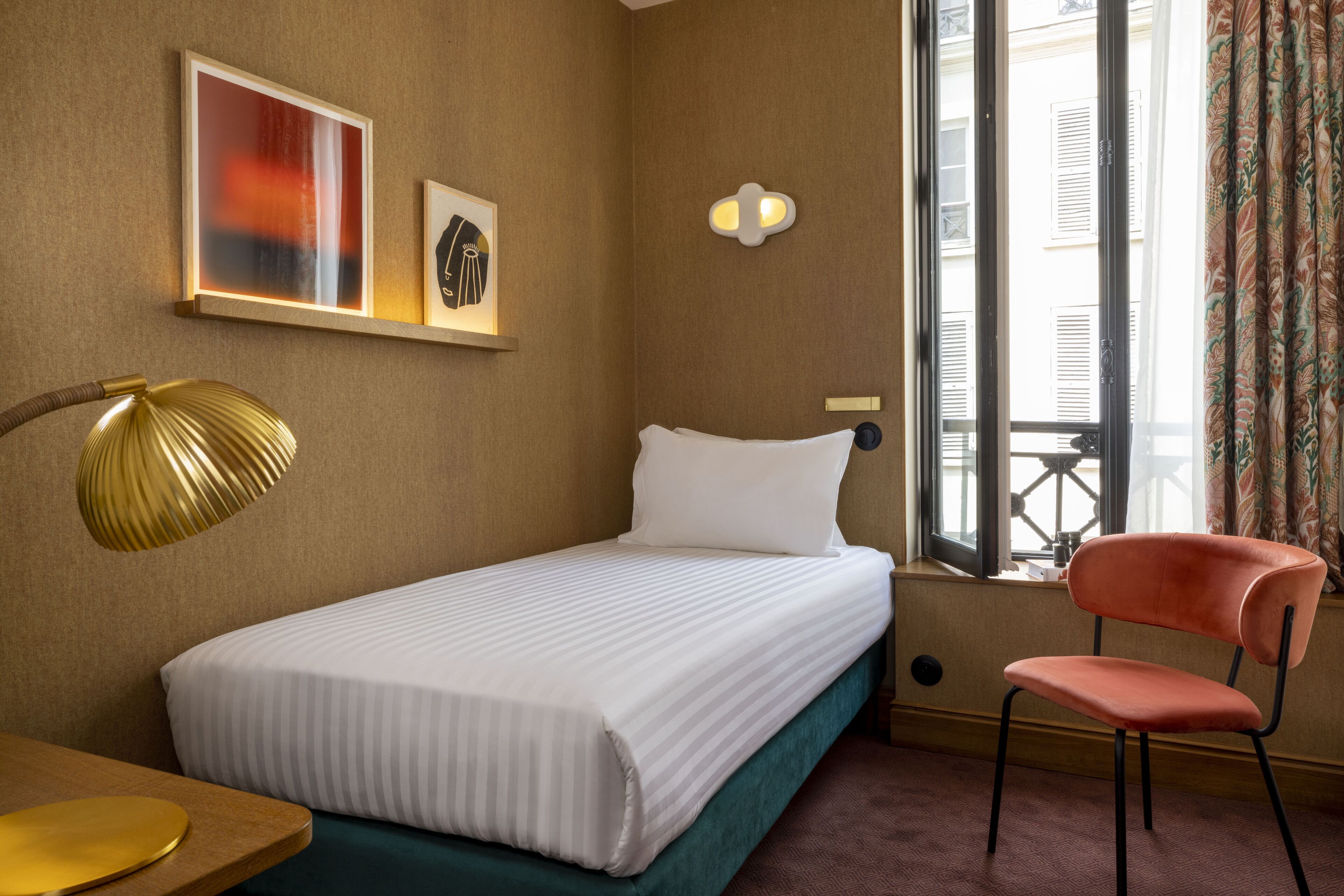 classic single room | 1 bedroom, in-room safe, desk, blackout curtains