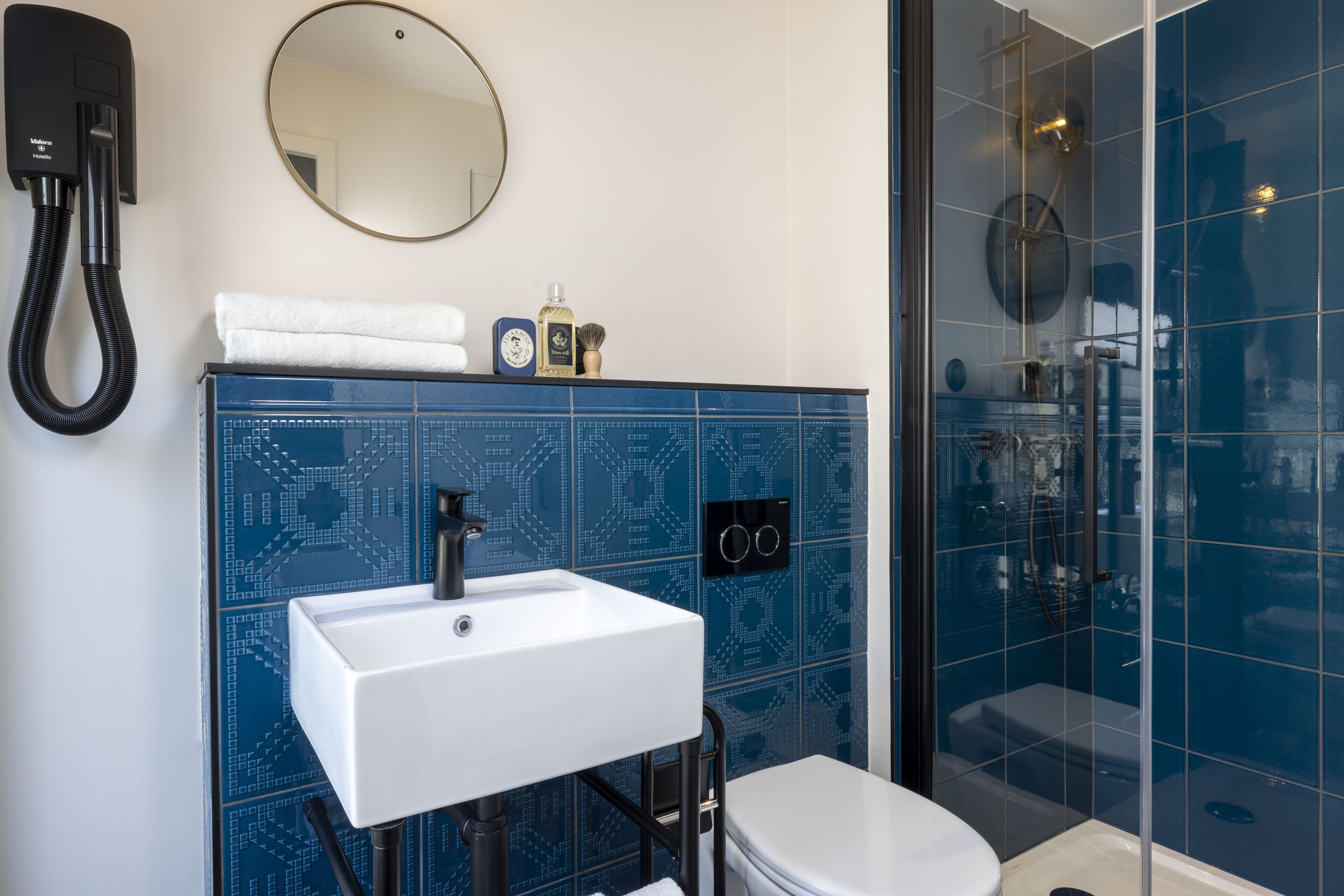 classic double room | bathroom | shower, hair dryer, slippers, towels