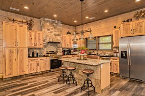 Fridge, microwave, oven, stovetop - Huckleberry Hill: Indoor Pool, Game & Theater Room! Hot Tub, Luxury, near Attractions! (Sevierville)