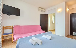 1 Schlafzimmer, Reisekinderbett, kostenloses WLAN, Bettwäsche