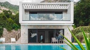 Pool - Villa Laurus - Refined villa (Kotor)