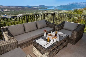 Outdoor dining - Classic  Estate  Villa (Kotor)