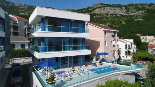 Villa Danika with Pool with 6 Bedrooms