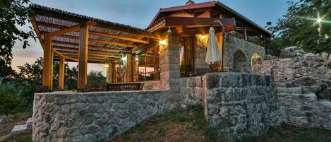 المنطقة المحيطة بالمنشأة