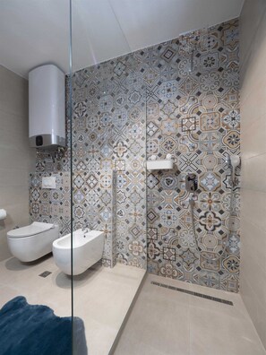 Bathroom - Mountain Wreath Villa (Budva)