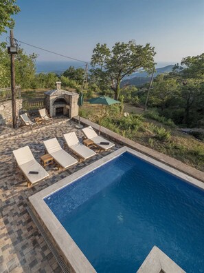 Pool - Mountain Wreath Villa (Budva)