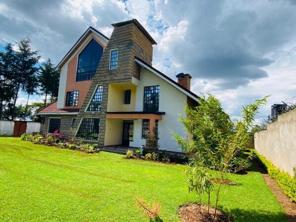 Front of property - Stay.Plus Kitale Holiday Home (Kitale)