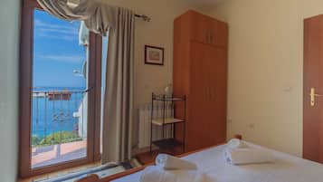 8 bedrooms, iron/ironing board, free WiFi
