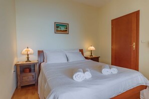 8 bedrooms, iron/ironing board, free WiFi