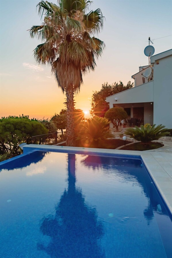 An infinity pool