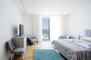 3 habitaciones y escritorio 